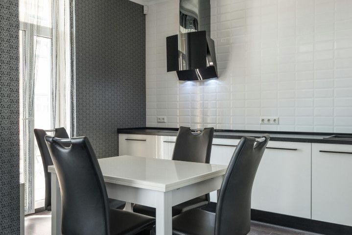 https://irp.cdn-website.com/3ec45786/dms3rep/multi/Tiled kitchen wall in White porcelian in Swansea.jpg